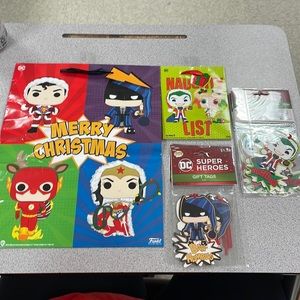 ❤️3/$25❤️ NWT DC Comics Christmas gift wrapping set